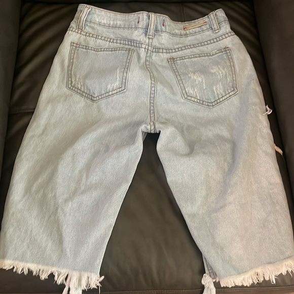 Signature eight Jean shorts - Picture 2 of 4